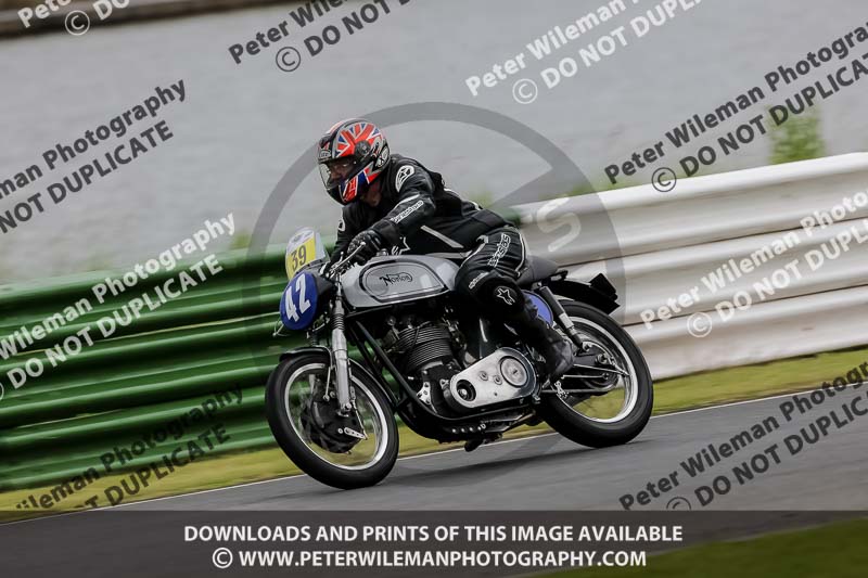 Vintage motorcycle club;eventdigitalimages;mallory park;mallory park trackday photographs;no limits trackdays;peter wileman photography;trackday digital images;trackday photos;vmcc festival 1000 bikes photographs